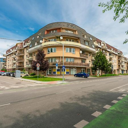 Apartmany Zlatovska Trenčín المظهر الخارجي الصورة